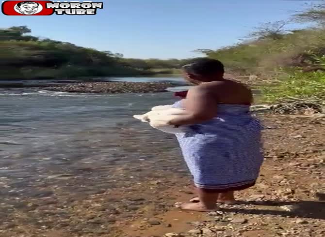 Video :An African lawmaker uses her teeth to decapitate a chicken (Warning - disturbing)